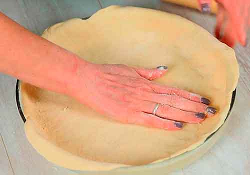 Пирог с рыбой в духовке из дрожжевого теста
