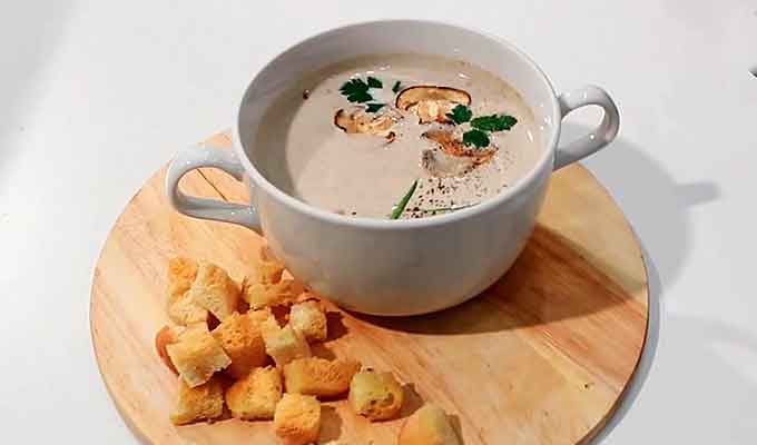 Грибной суп из шампиньонов с сыром и картофелем