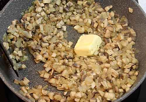 Жульен с курицей и грибами в духовке со сливками и сыром