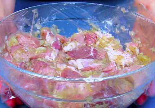 Мясо в духовке из свинины с помидорами и ананасами