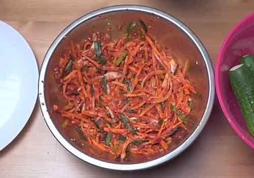 Огурцы по-корейски с чесноком и морковью